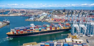Vận tải biển có ưu nhược điểm gì?