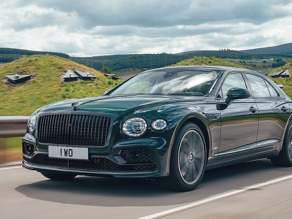 Bentley ra mắt dòng xe Hybrid đầu tiên tại Việt Nam giá bán từ 168 tỷ đồng
